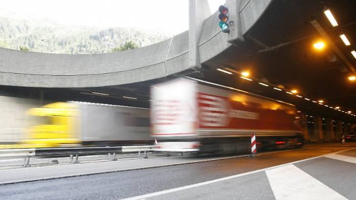Schwerer Unfall blockiert Gotthard-Tunnel