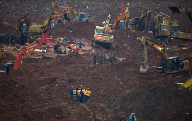 Chine: un premier corps retiré du glissement de terrain à Shenzhen