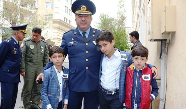 Şəhid pilotun övladları təhsil haqqından azad edildi