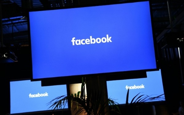 Facebook propose de faire livrer des repas ou d`acheter des places de cinéma