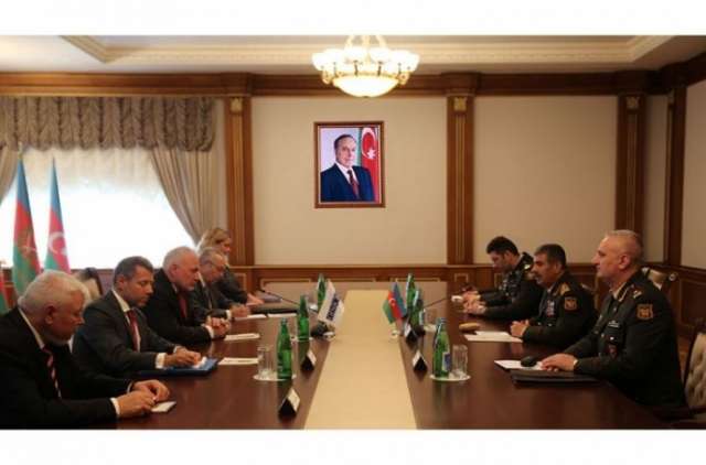 Azerbaijani defense minister meets with OSCE MG co-chairs
