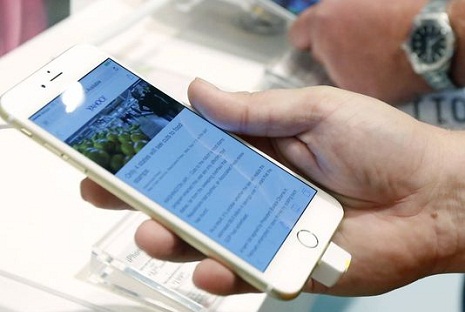 Apple shares dive 8% despite iPhone demand - VIDEO