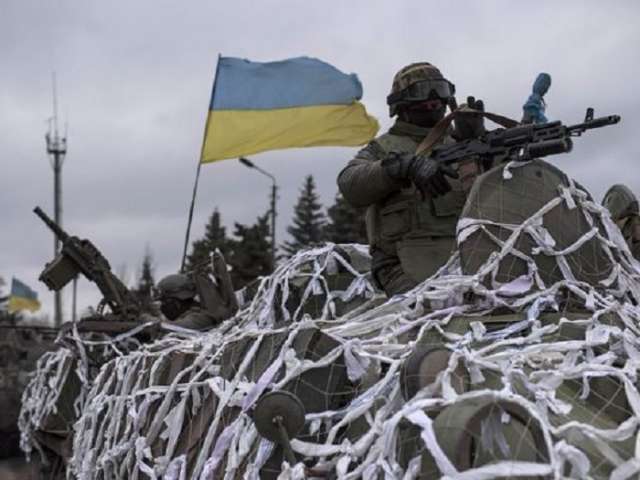 Officials: U.S. agrees to provide lethal weapons to Ukraine