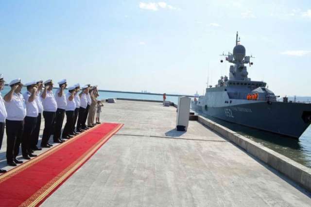 Russian warships leave Baku port
