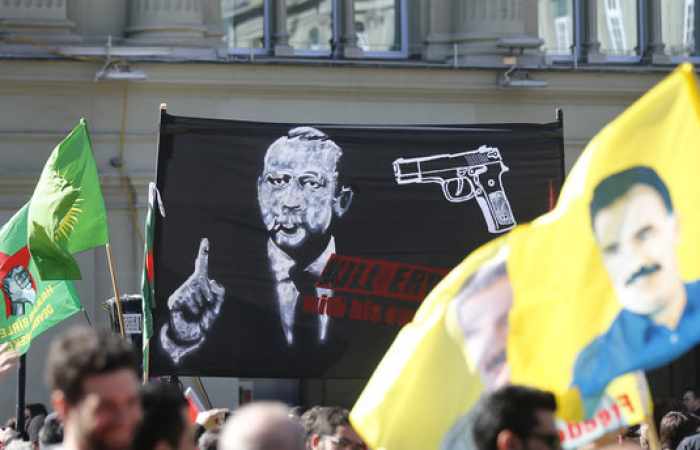 Switzerland opens probe into ‘Kill Erdoğan’ poster in pro-PKK rally in Bern