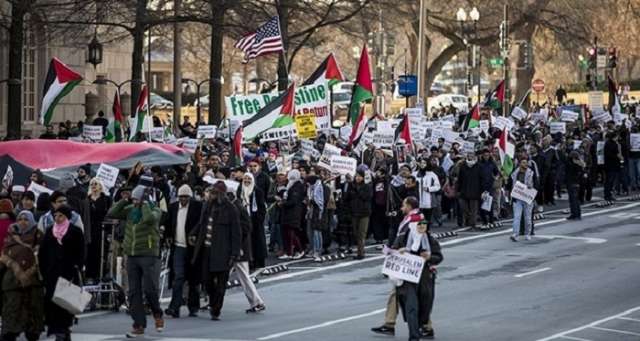 Thousands protest Jerusalem decision in Washington