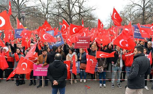 Thousands protest PKK, Daesh terror in France