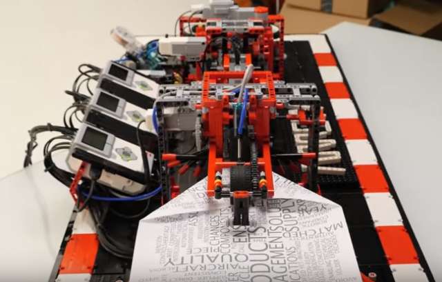 Lego: Il construit une machine qui fabrique des avions en papier VIDEO 