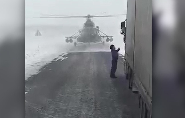 Kazakhstan: Un hélicoptère militaire se pose pour demander son chemin - VIDEO