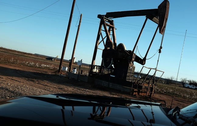 AIE: le monde consommera un peu plus de pétrole que prévu en 2016