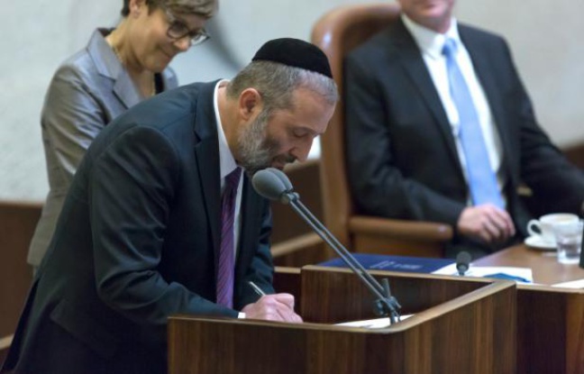 Israël: la justice ouvre une enquête concernant le ministre de l`Intérieur