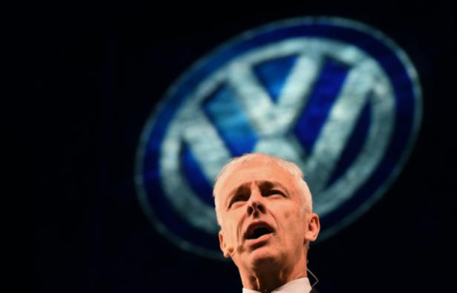 Les dirigeants de Volkswagen offusquent l`Allemagne en s`accrochant à leurs bonus