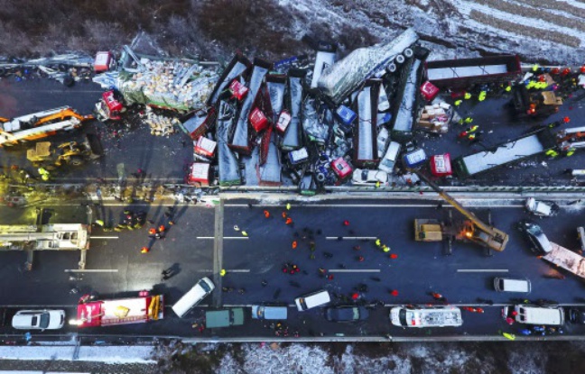 Chine : un spectaculaire carambolage entre 56 voitures fait 17 morts - VIDEO