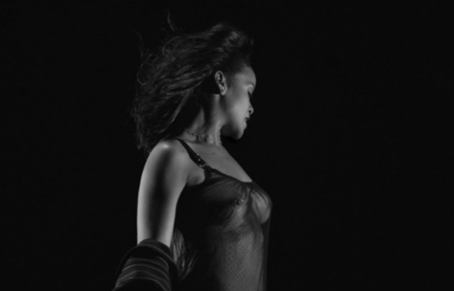 Rihanna extrêmement sensuelle dans le clip  - VIDÉO