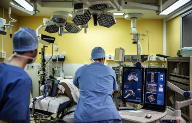 Un robot chirurgien effectue seul une opération sur des tissus mous
