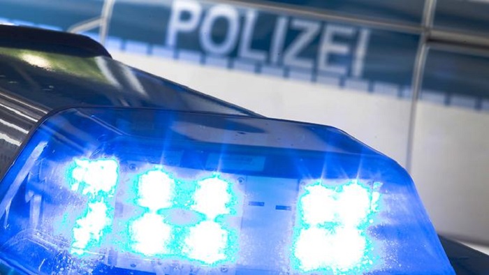 Tat mit Handy gefilmt 14-Jährige vergewaltigt und in Hof gelegt