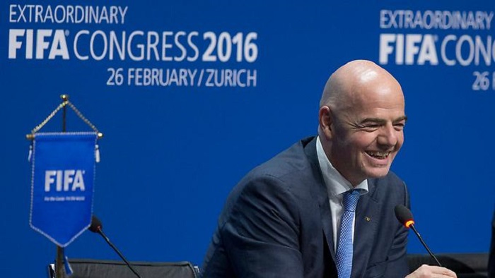 Der DFB ist erleichtert, Blatter trinkt Glühwein