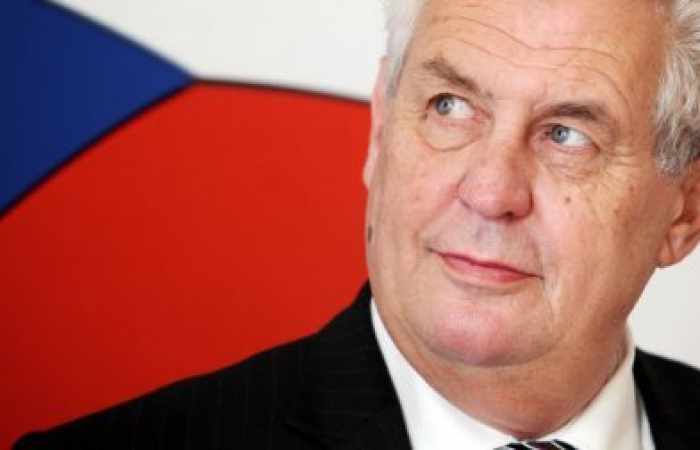 Le président tchèque : des hackers m'ont envoyé de la pornographie infantile