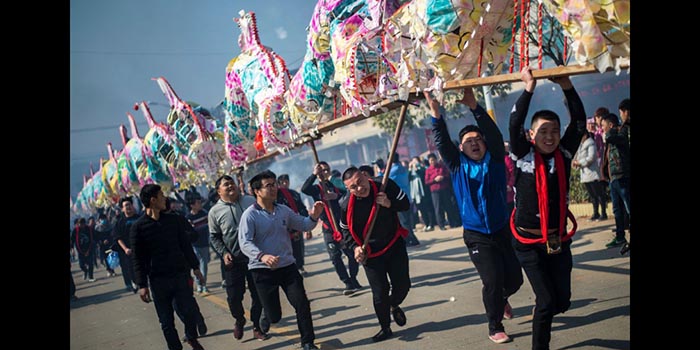 La Chine rurale fête son mythique dragon