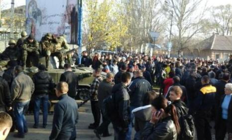 Ukraynanın BTR və tankları Kramatorska girdilər - VİDEO