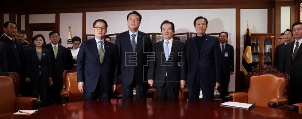 El Parlamento surcoreano presenta la moción para destituir a la presidenta