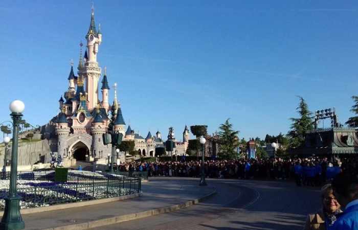La fête commence à Disneyland Paris pour les 25 ans du parc