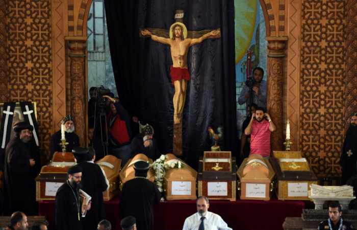 Les coptes d'Egypte limitent les célébrations de Pâques après les attentats