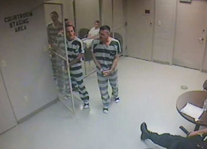 Texanische Häftlinge brechen aus Zelle aus, um Wärter zu retten