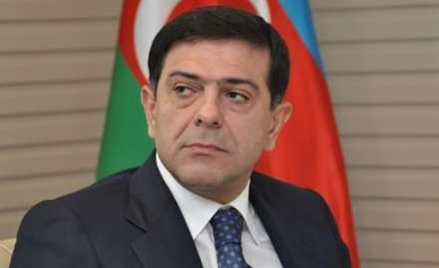 İcra başçısı xanım məmuru işdən çıxardı