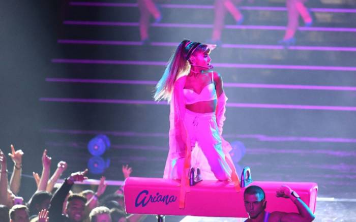 Grand concert d'Ariana Grande, Coldplay, Bieber à Manchester dimanche