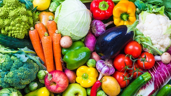 Faut-il plus de 5 fruits et légumes par jour pour empêcher des millions de décès prématurés?