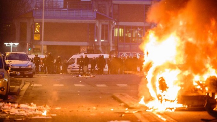Proteste gegen Polizeigewalt eskalieren