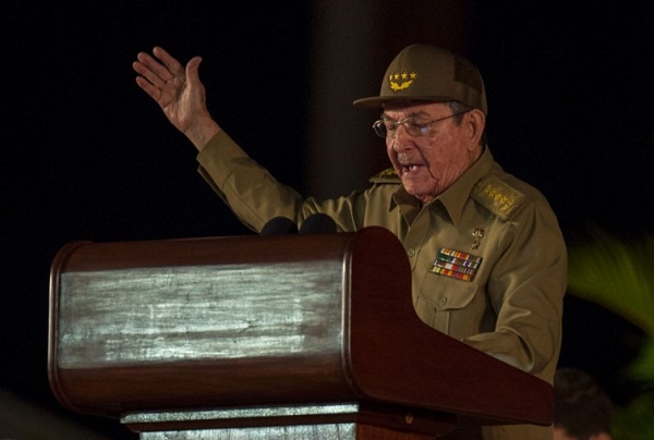 Raul Castro jure de `défendre le socialisme`