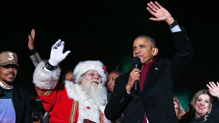 WATCH Barack Obama ‘sing’ Mariah Carey‘s ‘All I want for Christmas is you’