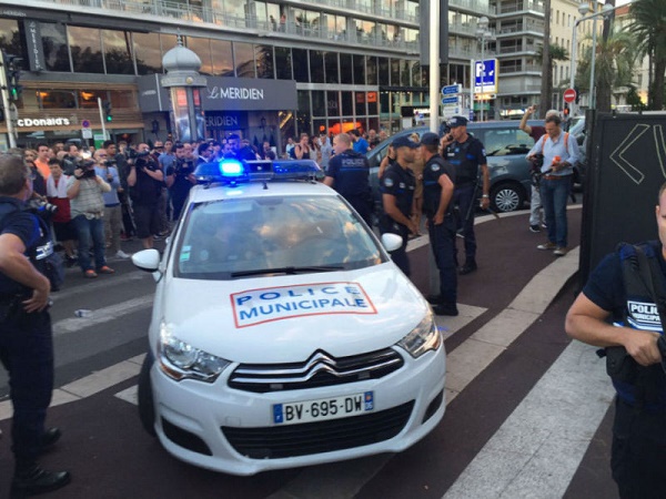 Nice: un homme arrêté avec une machette sur la Promenade des Anglais