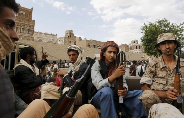 الحوثيون يهجرون سكان إحدى قرى محافظة تعز بشكل قسرى