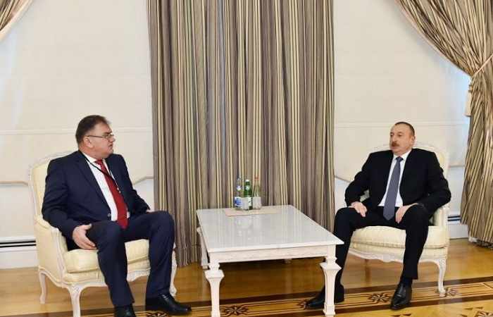 
El president azerbaiyano acogió a Mladena Ivanich
