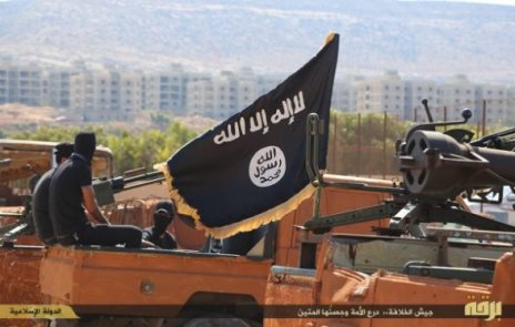 İŞİD hərbi parad keçirdi