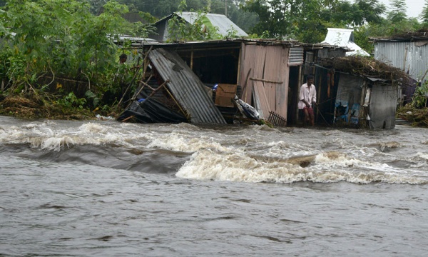 De nombreux disparus après qu`un pont s`est écroulé en Inde