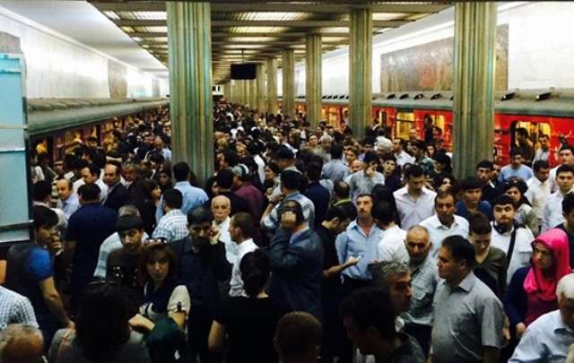 Metroda nə baş verir? - Açıqlama