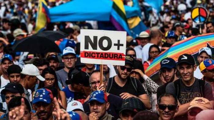 Nouveau décès lors d'un sit-in géant "contre la dictature" au Venezuela