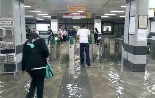 Bakıda metronu su basdı? - Açıqlama