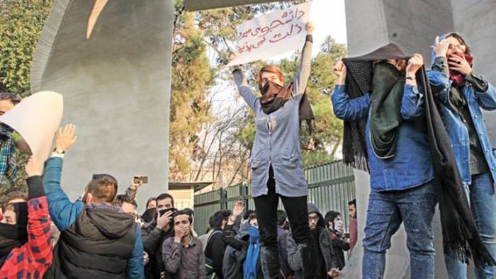 Bilan des manifestations en Iran: 25 personnes mortes, 400 interpellées