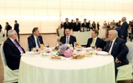Prezident avropalılarla şam etdi - Fotolar