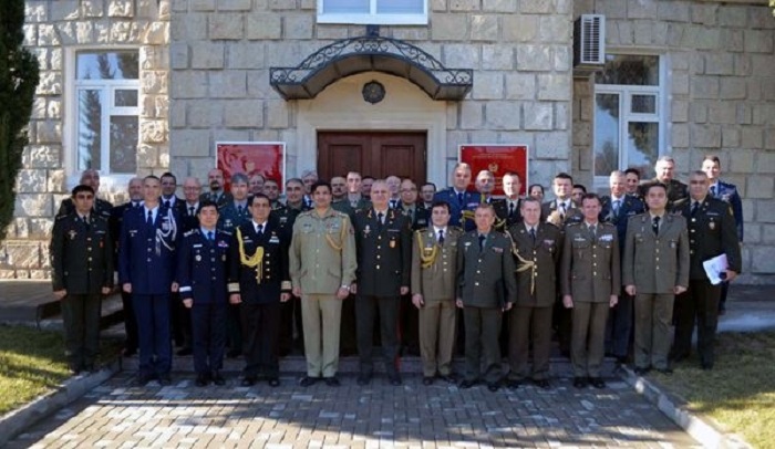 Le ministère de la Défense de l`Azerbaïdjan organise une réunion avec des attachés militaires étrangers