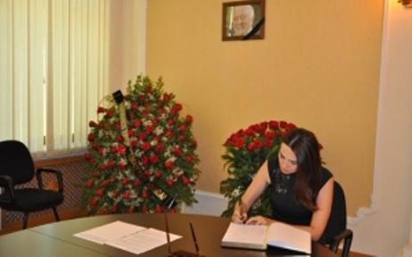 Deputatlar Şevardnadzeyə ürək sözlərini yazdı