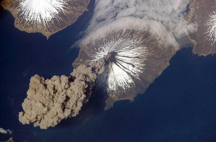 L'éruption d'un volcan vue depuis l'espace - VIDEO