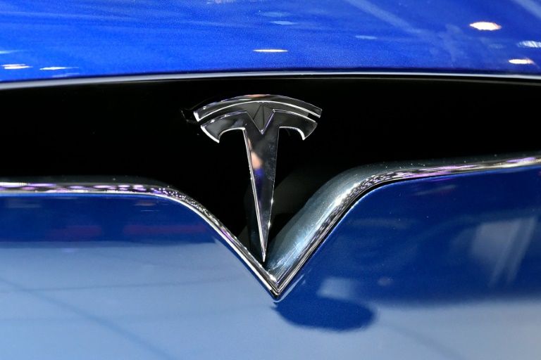 Tesla dévoile une berline toujours 100% électrique, mais bon marché