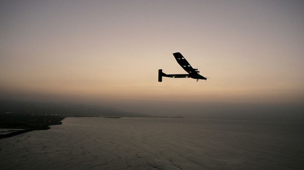 Solar Impulse 2 atterrit en Egypte, avant-dernière étape de son tour du monde