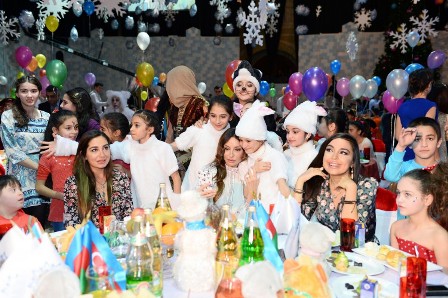 Birinci xanım qızları ilə Yeni il şənliyində- FOTOLAR